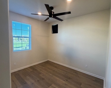 4029 Summer Way - Photo Thumbnail 4