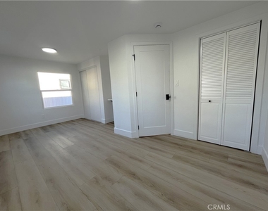 517 1/2 Wildrose Avenue - Photo Thumbnail 6
