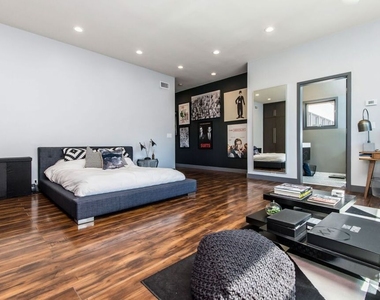 11955 Pinnacle Place - Photo Thumbnail 15