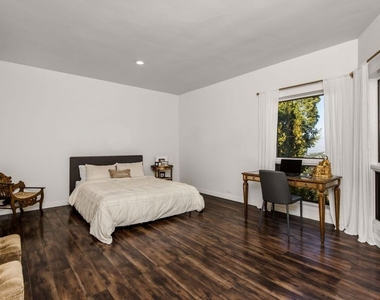 11955 Pinnacle Place - Photo Thumbnail 18