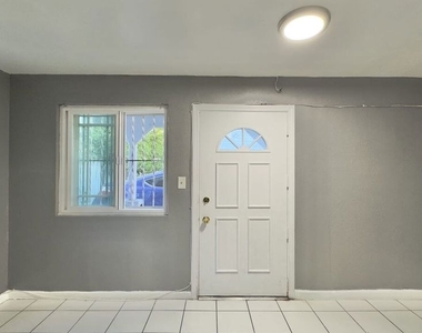 4052 W 103rd Street - Photo Thumbnail 2