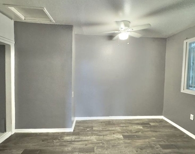 4052 W 103rd Street - Photo Thumbnail 6