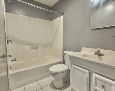 4052 W 103rd Street - Photo Thumbnail 8
