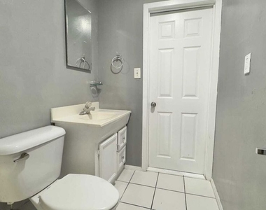 4052 W 103rd Street - Photo Thumbnail 9
