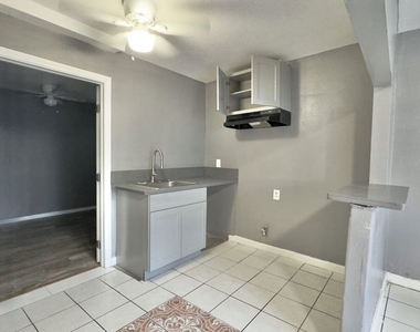 4052 W 103rd Street - Photo Thumbnail 4