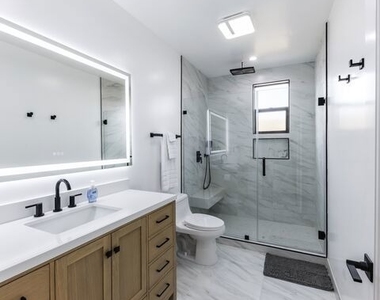 9024 Phyllis Avenue - Photo Thumbnail 7
