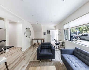 9024 Phyllis Avenue - Photo Thumbnail 3