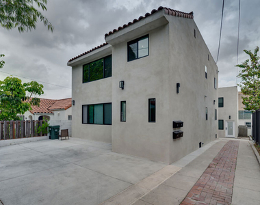 9024 Phyllis Avenue - Photo Thumbnail 12