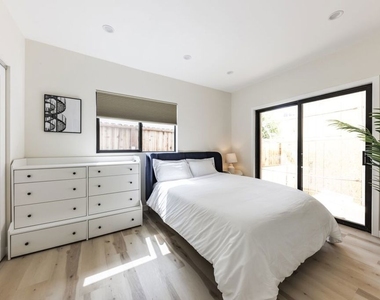9024 Phyllis Avenue - Photo Thumbnail 6