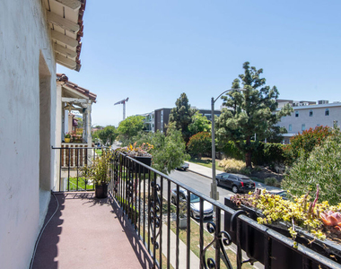 900 S Orange Grove Avenue - Photo Thumbnail 16