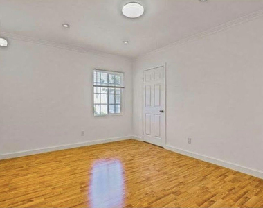 110 S Alexandria Avenue - Photo Thumbnail 4
