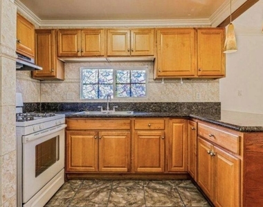 110 S Alexandria Avenue - Photo Thumbnail 7
