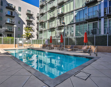 645 W 9th Street - Photo Thumbnail 3