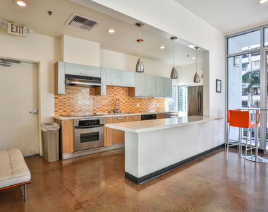 645 W 9th Street - Photo Thumbnail 4