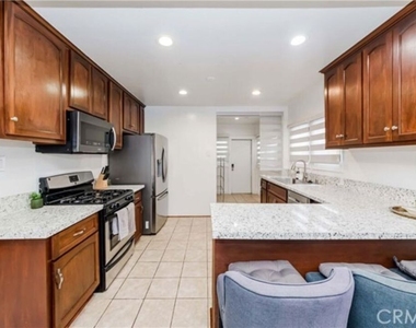 1238 S Muirfield Road - Photo Thumbnail 3