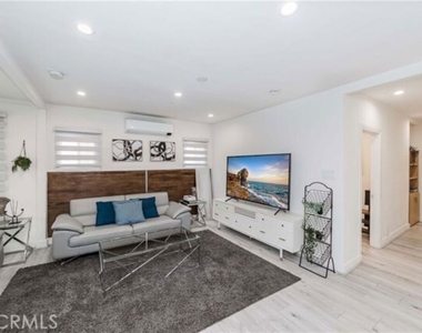 1238 S Muirfield Road - Photo Thumbnail 5