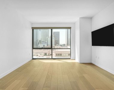 400 S Broadway - Photo Thumbnail 22