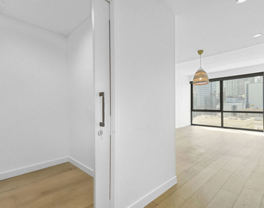 400 S Broadway - Photo Thumbnail 33