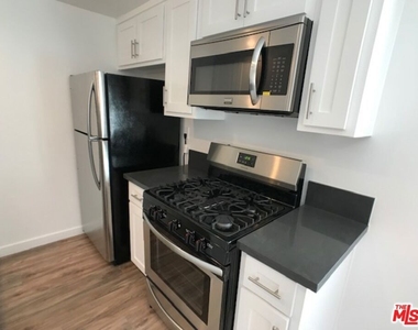 601 N Normandie Avenue - Photo Thumbnail 2