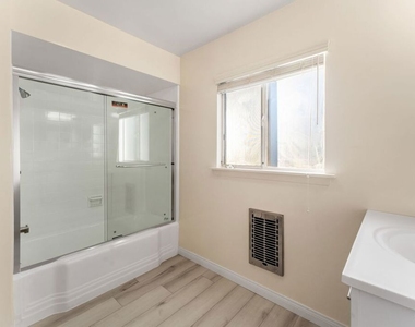 115 Marguerita Avenue - Photo Thumbnail 16