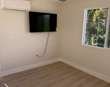 778 Ashland Avenue - Photo Thumbnail 9