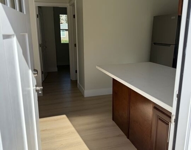 778 Ashland Avenue - Photo Thumbnail 4