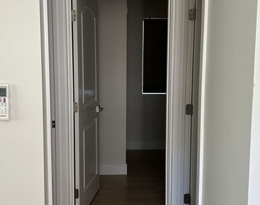 778 Ashland Avenue - Photo Thumbnail 10