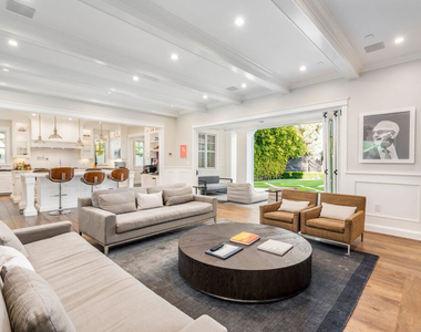 4800 Zelzah Avenue - Photo Thumbnail 11