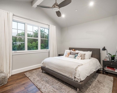 4800 Zelzah Avenue - Photo Thumbnail 38