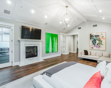 4800 Zelzah Avenue - Photo Thumbnail 34