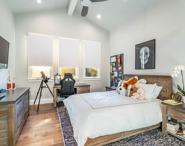 4800 Zelzah Avenue - Photo Thumbnail 31