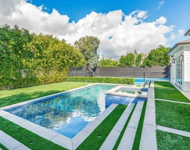 4800 Zelzah Avenue - Photo Thumbnail 16