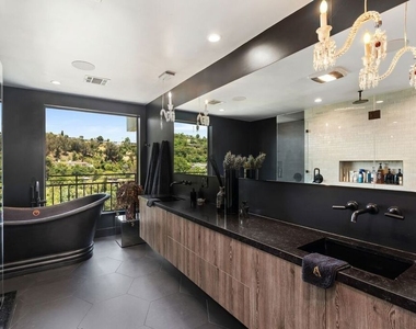 2528 Carman Crest Drive - Photo Thumbnail 18