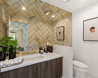 2528 Carman Crest Drive - Photo Thumbnail 5