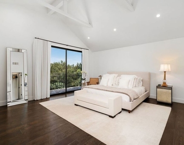 2528 Carman Crest Drive - Photo Thumbnail 12