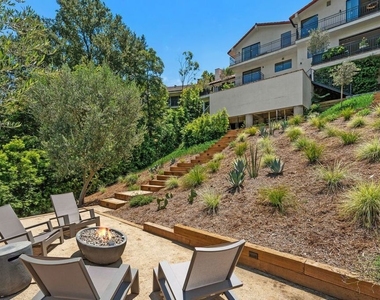 2528 Carman Crest Drive - Photo Thumbnail 23