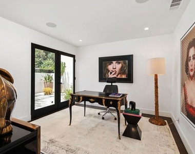 2528 Carman Crest Drive - Photo Thumbnail 4