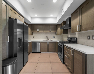 7133 Hawthorn Avenue - Photo Thumbnail 6