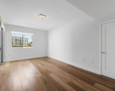 7133 Hawthorn Avenue - Photo Thumbnail 12