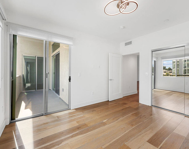 7133 Hawthorn Avenue - Photo Thumbnail 18