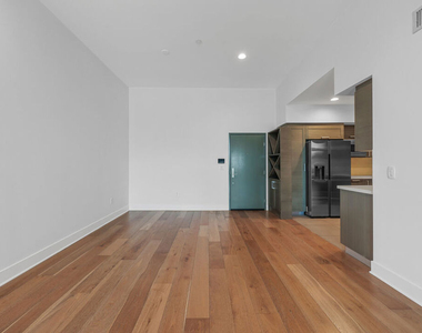 7133 Hawthorn Avenue - Photo Thumbnail 9
