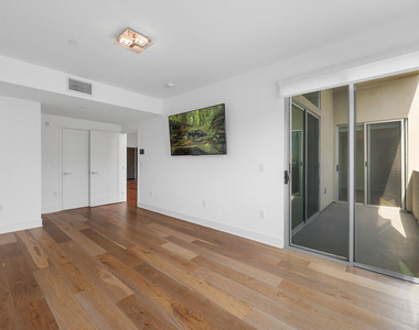 7133 Hawthorn Avenue - Photo Thumbnail 13