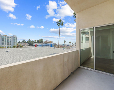 7133 Hawthorn Avenue - Photo Thumbnail 27