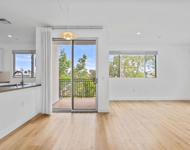 1060 S Bronson Avenue - Photo Thumbnail 1