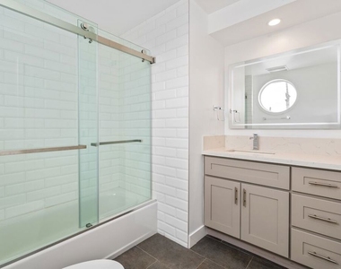 1060 S Bronson Avenue - Photo Thumbnail 16