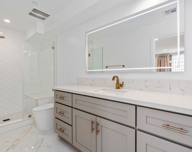 1060 S Bronson Avenue - Photo Thumbnail 12