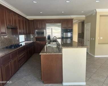 3073 Heavenly Ridge Street - Photo Thumbnail 11