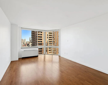 420 West 42nd Street - Photo Thumbnail 4