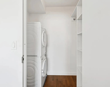420 West 42nd Street - Photo Thumbnail 9