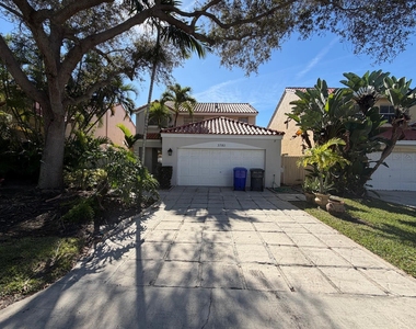 3780 Amalfi Drive - Photo Thumbnail 10